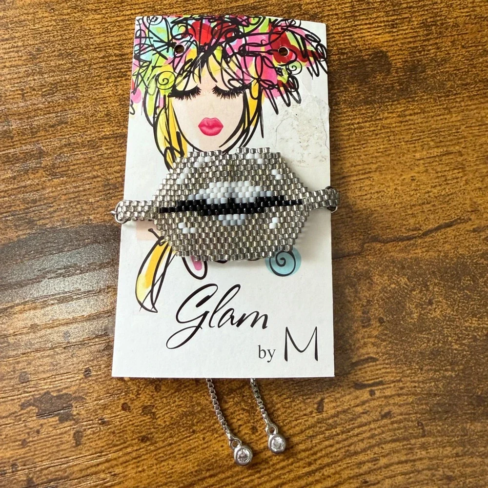 Glam by M Beaded Lip Bracelet Silver Tone Chain Rhinestone Charm Adjustable Twee